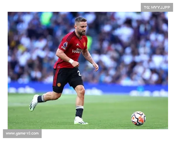 戴奇稳守反击奏效 诺丁汉森林深度退守成功压制曼联进攻